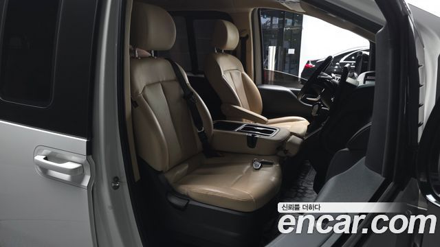 Hyundai Staria 2023 — photo 18