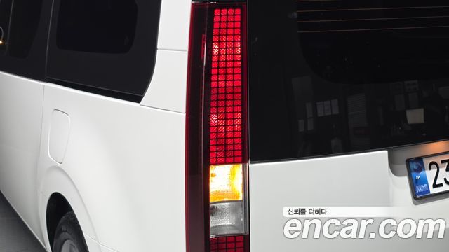 Hyundai Staria 2023 — photo 9