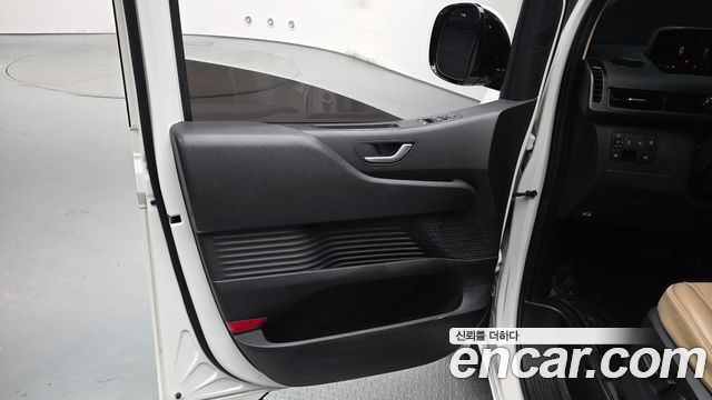 Hyundai Staria 2023 — photo 15