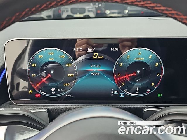 Mercedes-Benz GLB-Class 2020 — photo 6