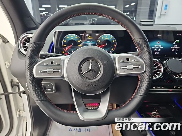 Mercedes-Benz GLB-Class 2020 — photo 9
