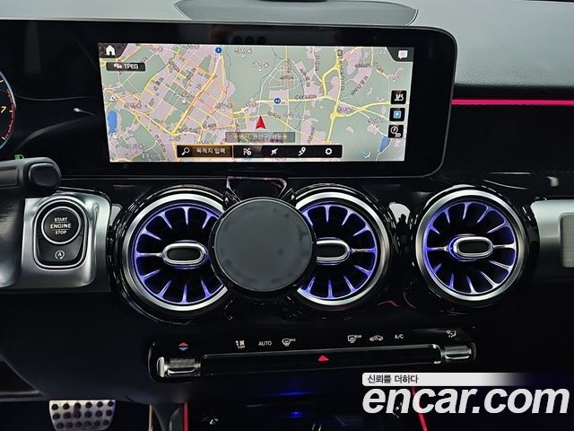Mercedes-Benz GLB-Class 2020 — photo 10