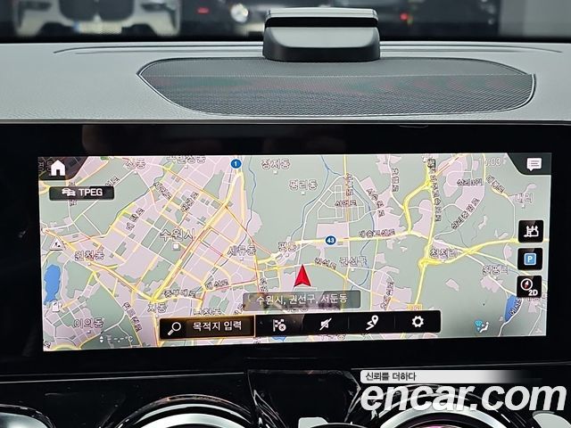 Mercedes-Benz GLB-Class 2020 — photo 15