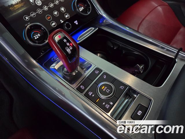 Land Rover Range Rover Sport 2018 — photo 11