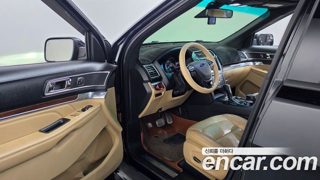 Ford Explorer 2017 — photo 10