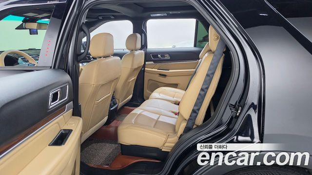 Ford Explorer 2017 — photo 12