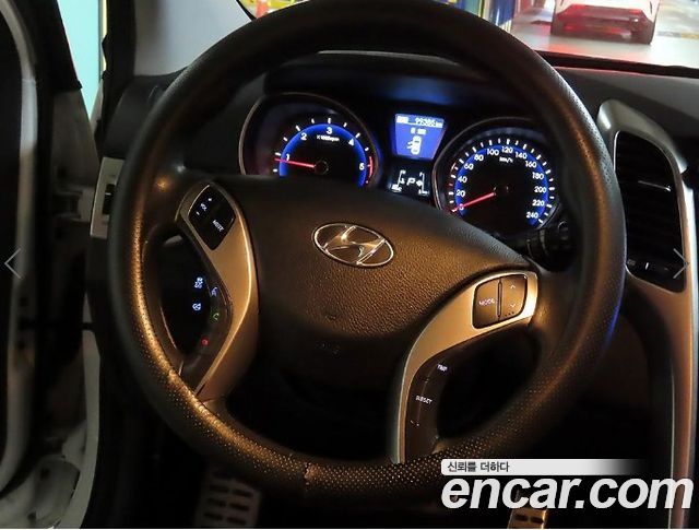 Hyundai i30 2012 — photo 8