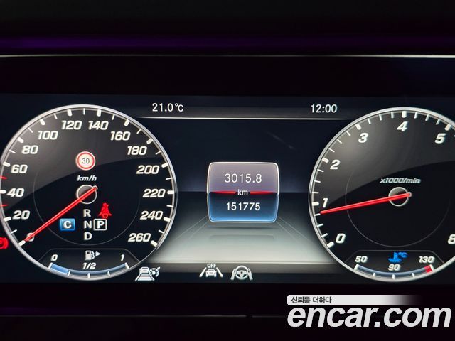 Mercedes-Benz E-Class 2020 — photo 9