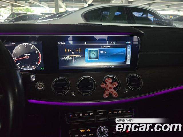 Mercedes-Benz E-Class 2020 — photo 10