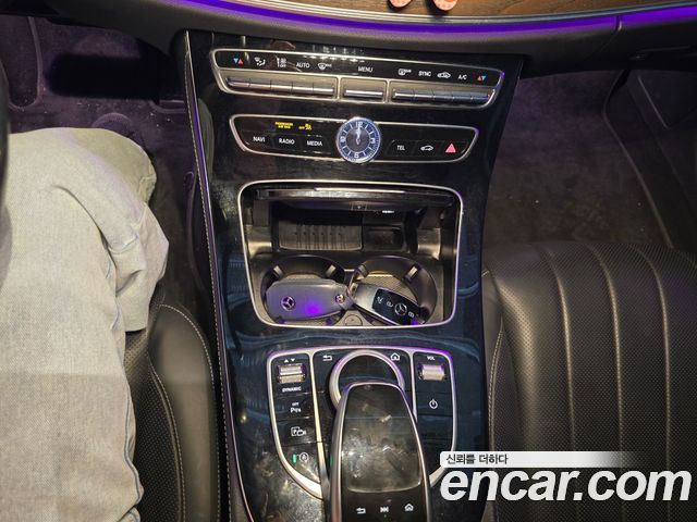 Mercedes-Benz E-Class 2020 — photo 12
