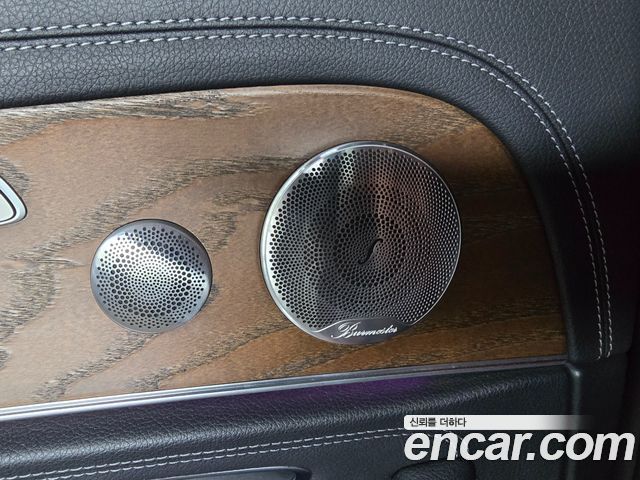 Mercedes-Benz E-Class 2020 — photo 16