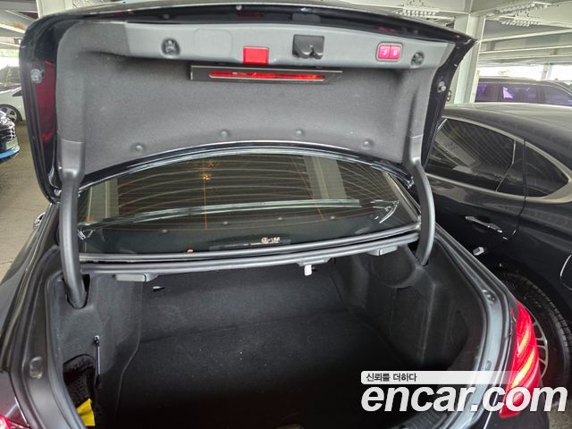 Mercedes-Benz E-Class 2020 — photo 18