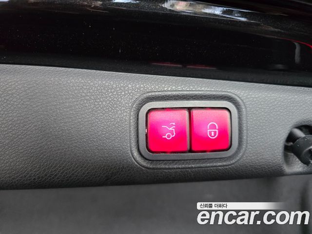 Mercedes-Benz E-Class 2020 — photo 19