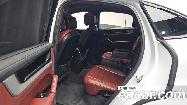 Porsche Cayenne 2024 — photo 17