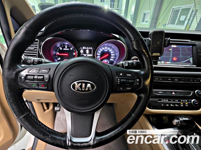 Kia Canival 2016 — photo 14