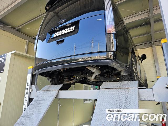 Hyundai Staria 2023 — photo 2