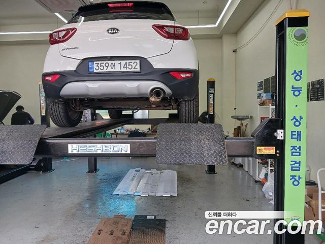 Kia Stonic 2018 — photo 2