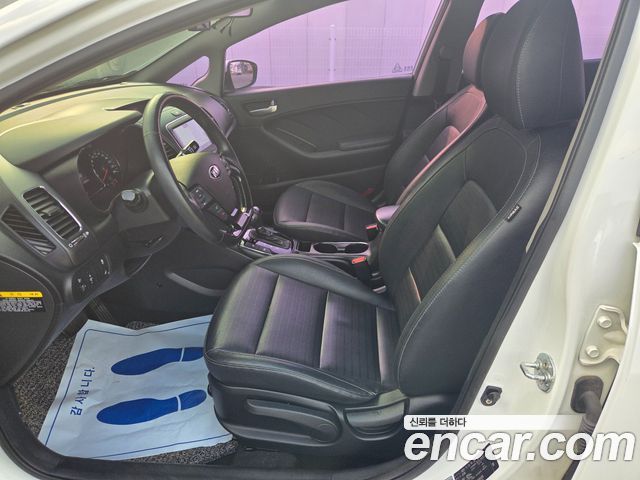 Kia K3 2017 — photo 11