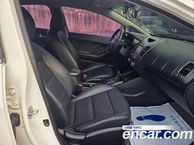 Kia K3 2017 — photo 17