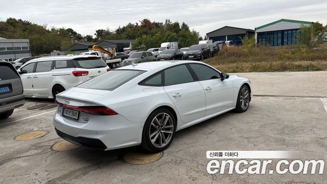 Audi A7 2023 — photo 2