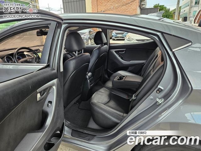 Hyundai AVANTE 2016 — photo 16