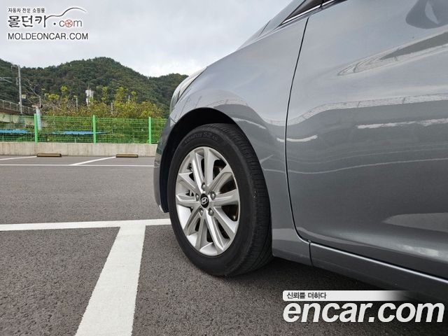 Hyundai AVANTE 2016 — photo 18