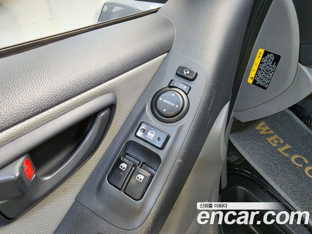 Hyundai Starex 2017 — photo 18