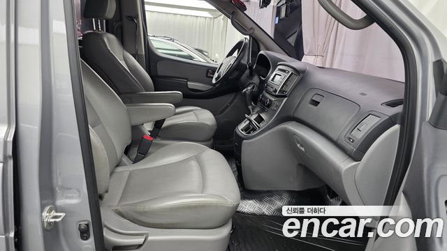 Hyundai Starex 2018 — photo 11