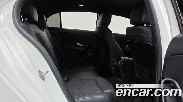 Mercedes-Benz A-Class 2020 — photo 17