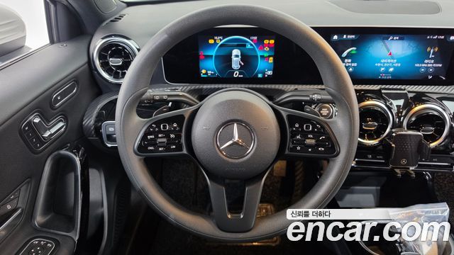 Mercedes-Benz A-Class 2020 — photo 19