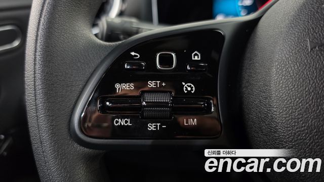 Mercedes-Benz A-Class 2020 — photo 22