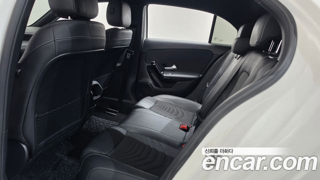 Mercedes-Benz A-Class 2020 — photo 24