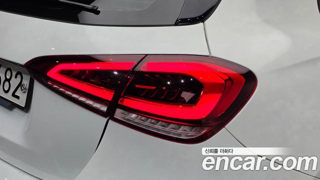 Mercedes-Benz A-Class 2020 — photo 9