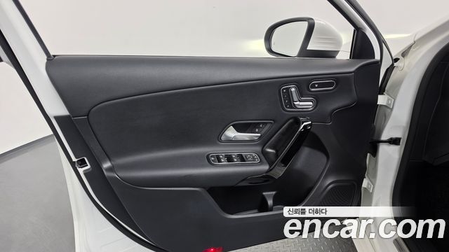 Mercedes-Benz A-Class 2020 — photo 14