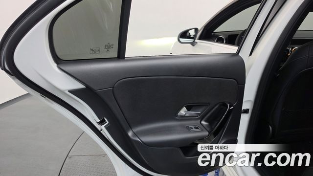 Mercedes-Benz A-Class 2020 — photo 15