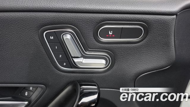 Mercedes-Benz A-Class 2020 — photo 27