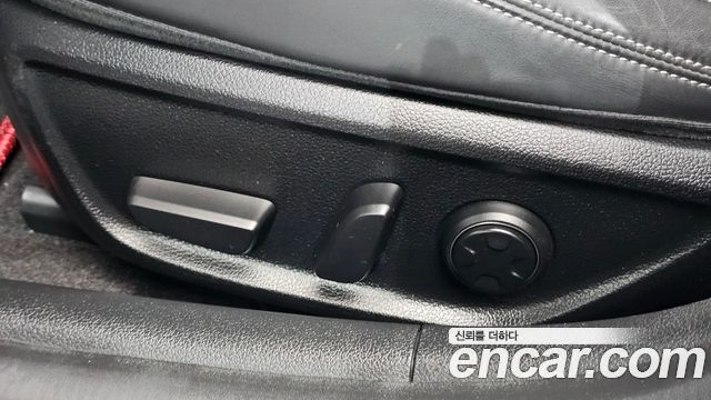 Genesis G70 2019 — photo 25