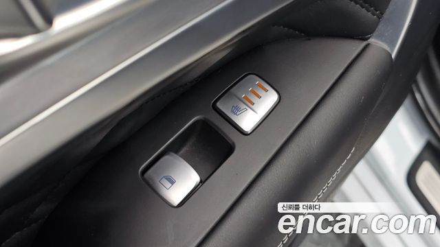 Genesis G70 2019 — photo 27