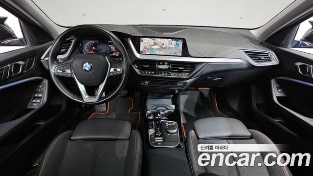 BMW 1-Series 2021 — photo 10