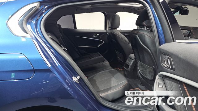 BMW 1-Series 2021 — photo 18