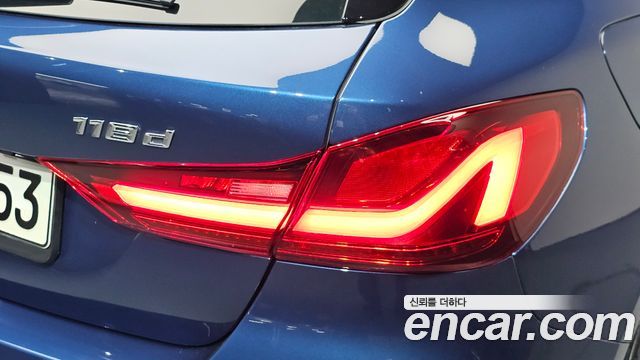 BMW 1-Series 2021 — photo 9