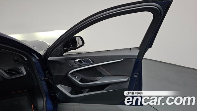 BMW 1-Series 2021 — photo 14