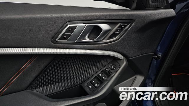 BMW 1-Series 2021 — photo 31