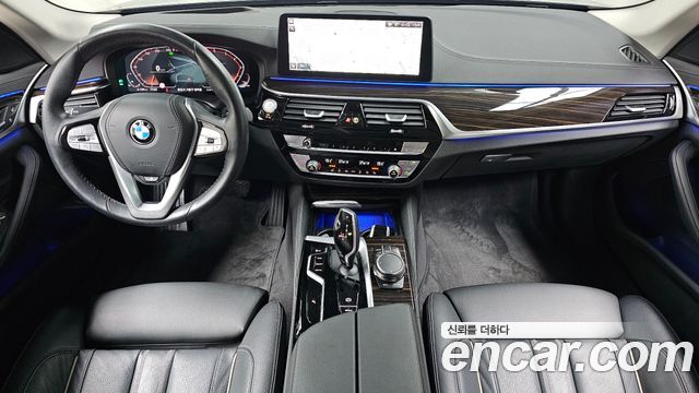 BMW 5-Series 2023 — photo 10