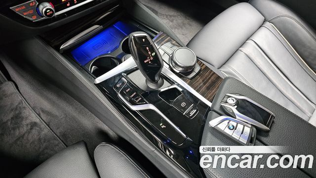 BMW 5-Series 2023 — photo 12
