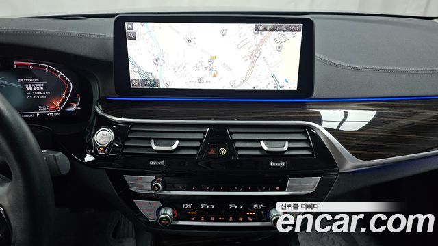 BMW 5-Series 2023 — photo 18