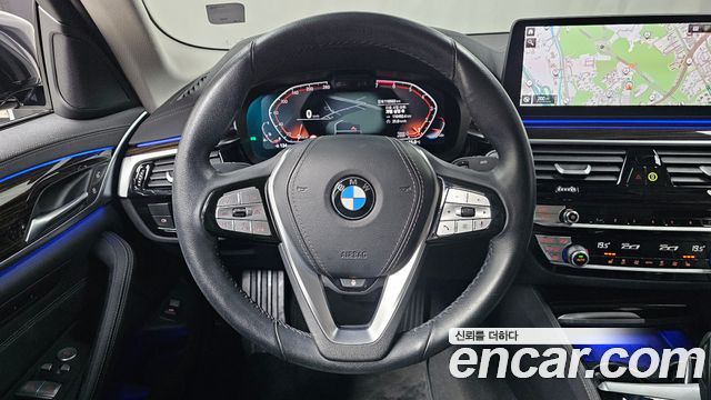 BMW 5-Series 2023 — photo 19