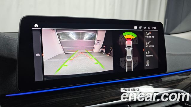 BMW 5-Series 2023 — photo 20