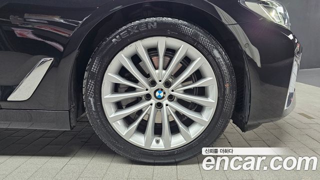 BMW 5-Series 2023 — photo 7