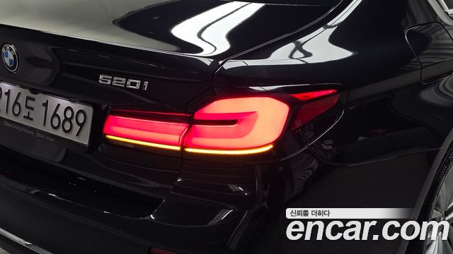 BMW 5-Series 2023 — photo 9